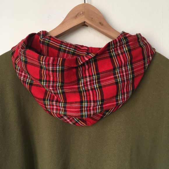 Urban Outfitters Hoodie Green Red Plaid Size M - Picture 3 of 5
